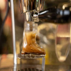 1 Schnapsglas In Ski Form Mit Bindung Und Umhängeband Der Absolute Hingucker -Tassenladen 0c45ff13eed3aec9b947135106816bba