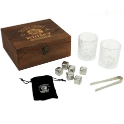 Whisky Geschenk-Set Mit 2 Gläsern, Eiswürfeln Aus Edelstahl, Zange, Samtbeutel In Einer Schönen Holzbox -Tassenladen 1ab0093b20b8d2628398cc36375a66fb