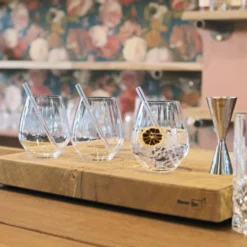 Nachtmann Tastes Good Vorteilsset 4 Gin Tonic Gläser + 4 Glastrinkhalme + Reinigungsbürste -Tassenladen ba512386bc12f03ba0c824ca45c7ef6d