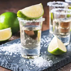 Shotgläser Set 12 Gläser Inklusive Ausgießhilfe -Tassenladen d5489ecfcbf179099ce0ff65c8561628