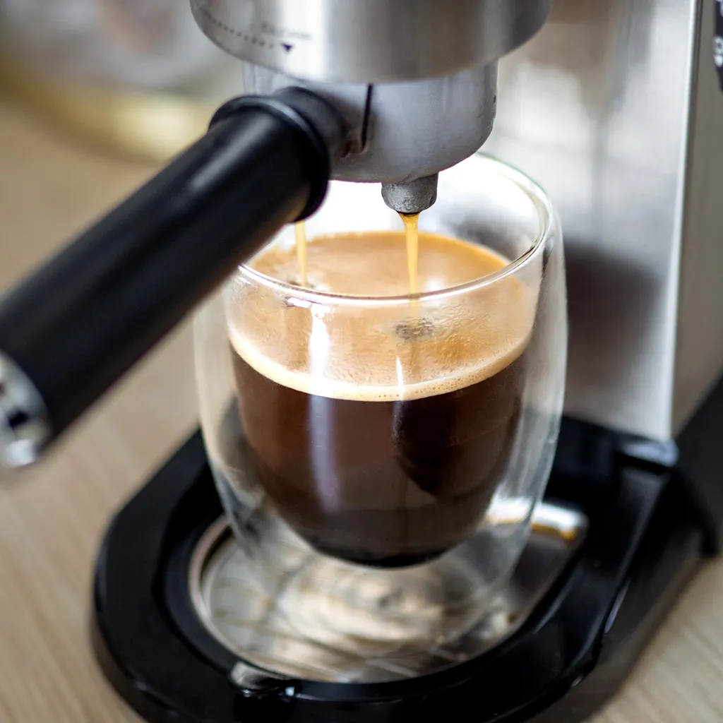 Wessper Doppelwandig Kaffeegläser Mit Henkel, 6 Stück X 350 Ml, Großes Hitzebeständiges Doppelwandglas, Thermogläser, Kaffeegläser Temperaturbeständig Mokkatassen, Teegläser, Latte Machiatto Gläser 6 Wessper Doppelwandig Kaffeegläser Mit Henkel, 6 Stück X 350 Ml, Großes Hitzebeständiges Doppelwandglas, Thermogläser, Kaffeegläser Temperaturbeständig Mokkatassen, Teegläser, Latte Machiatto Gläser – Bild 4
