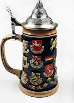 Bierkrug Mit Deckel Deutschland Bundesländer 0,5 Liter 8 Bierkrug Mit Deckel Deutschland Bundesländer 0,5 Liter -Tassenladen e1e2f6cf0144a8bb07fb2c6e25b94e7b