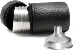 Outdoor Saxx® - 8-Teiliges Edelstahl-Becher Set, 6 Unzerbrechliche Schnaps-Becher, Schnaps-Gläser Aus Metall, Metall-Becher Mit Einfüll-Trichter Und Leder-Tasche, Ideales Flachmann-Zubehör 8 Outdoor Saxx® - 8-Teiliges Edelstahl-Becher Set, 6 Unzerbrechliche Schnaps-Becher, Schnaps-Gläser Aus Metall, Metall-Becher Mit Einfüll-Trichter Und Leder-Tasche, Ideales Flachmann-Zubehör -Tassenladen ed918518910b20e93e9141176d19d5ef